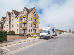 Hawthorn 2-1 centrally located and near the beach